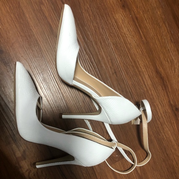 White ankle strap pump - Picture 7 of 8
